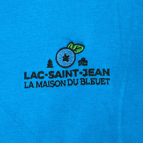 Broderie présente sur le tee-shirt