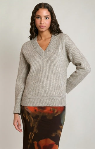 V-NECK SWEATER TOP